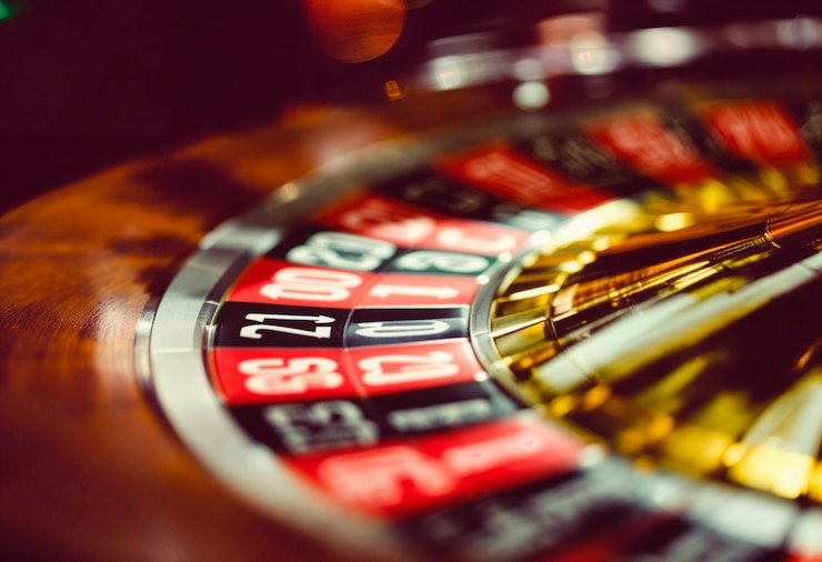 slot naga mobile app interface showing live-dealer blackjack table